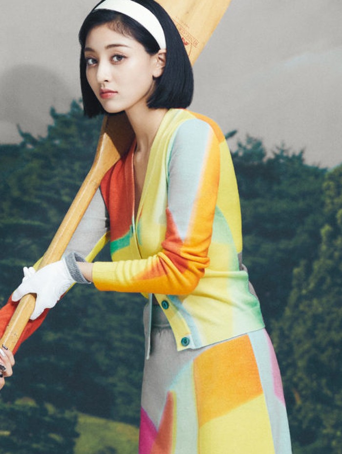 Jihyo sendiri mengaku kalau menyukai olahraga golf, yang ia turunkan dari kedua orangtuanya, Beauties./ foto: GQ Korea