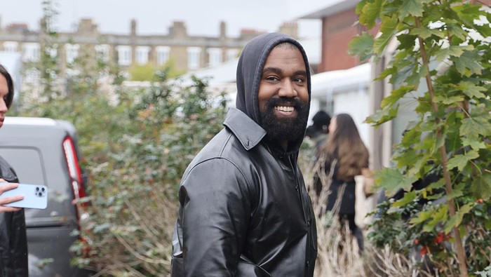 Kanye West Turut Berkomentar tentang Kontroversi Iklan Balenciaga! Pertanyakan Kepedulian Selebriti Lain
