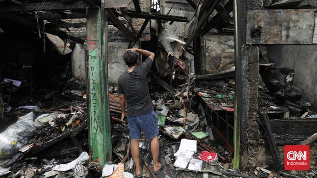 FOTO: Puing-puing Kebakaran Permukiman di Menteng