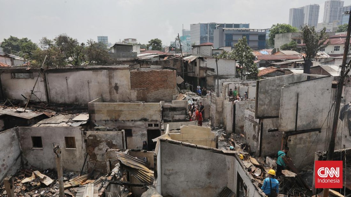 FOTO: Puing-puing Kebakaran Permukiman di Menteng