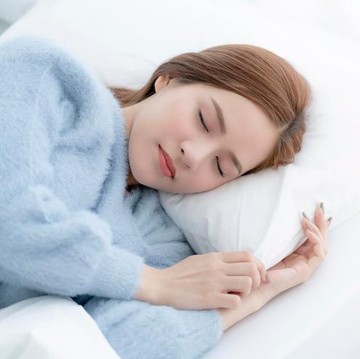 img-title 7 Kebiasaan Kecil yang Bisa Bantu Tidur Lebih Nyenyak Menurut Ahli, Cobain dari Sekarang Yuk!