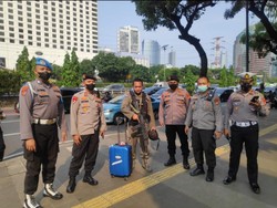 Terungkap! Koper Misterius di Depan Polda Metro Milik Anggota Brimob