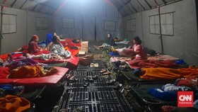 Sedih Cemas dari Tenda Darurat Korban Tanah Bergerak Bojong Koneng