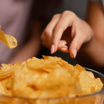 img-title Bisa Jadi Sinyal Bahaya, Ini 5 Alasan Kamu Selalu 'Ngidam' Makanan Asin!