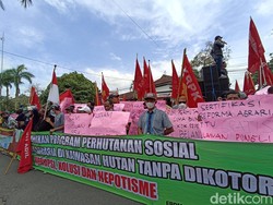 Ratusan Warga Ngeluruk Perhutani Blitar, Tuntut Bebaskan 38 Ribu Hektare Lahan