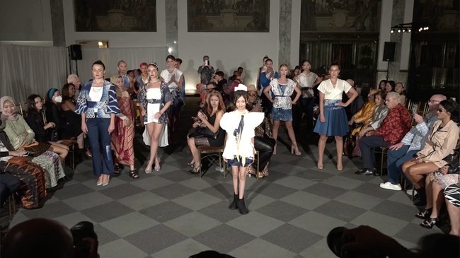 sejumlah desainer indonesia ikut ramaikan pagelaran new york indonesia fashion week di amerika serikat