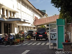 2 Pegawai Pemkot Makassar Masih Naik Mobil Pribadi di Hari Ojek Online