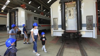 FOTO: HUT ke-77, PT KAI Gelar Open House Balai Yasa Kereta Api