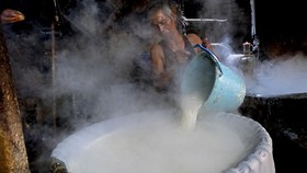 FOTO: Pengrajin Akan Kerek Harga Tahu Tempe Buntut Kenaikan Kedelai