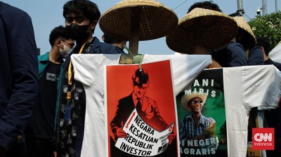 img-title FOTO: Demo Hari Tani di Depan DPR, BBM Melejit Petani Menjerit