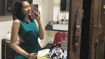 img-title 7 Potret Anak Farida Nurhan Umumkan Kehamilan Bikin Geger