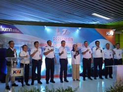 Dorong Transisi Energi, Pertamina Pasang PLTS di Stasiun Kereta Api