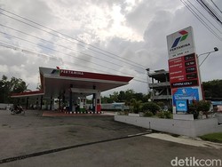 Pemobil Ini Terekam CCTV Curi Uang di SPBU Kulon Progo