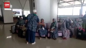 VIDEO: Tak Ada Petugas Validasi, 63 Calon Jamaah Umrah Gagal Berangkat