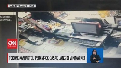 VIDEO: Todongkan Pistol, Perampok Gasak Uang di Minimarket