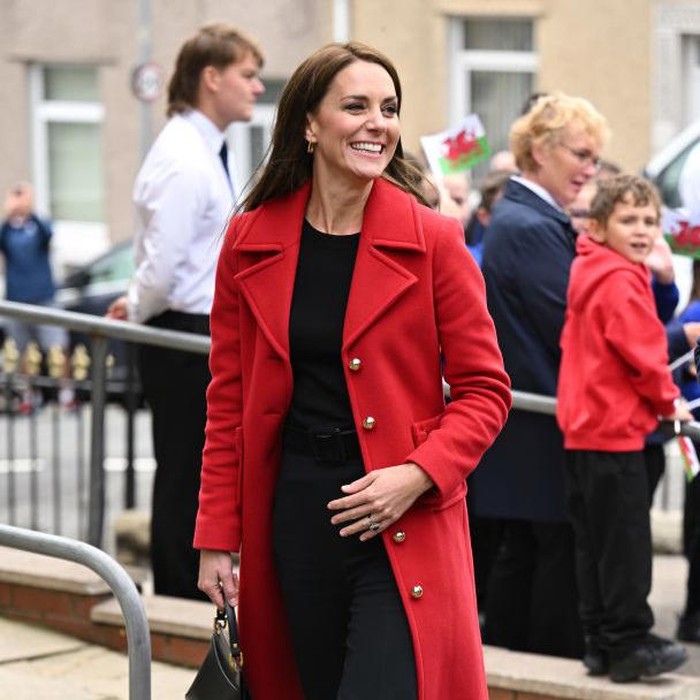 SWANSEA, WALES - SEPTEMBER 27: Catherine, Princess of Wales arrives at St Thomas Church, which has been has been redeveloped to provide support to vulnerable people, during their visit to Wales on September 27, 2022 in Swansea, Wales.  (Photo by Karwai Tang/WireImage)