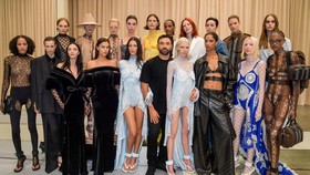 FOTO: Salam Perpisahan Riccardo Tisci Buat Burberry