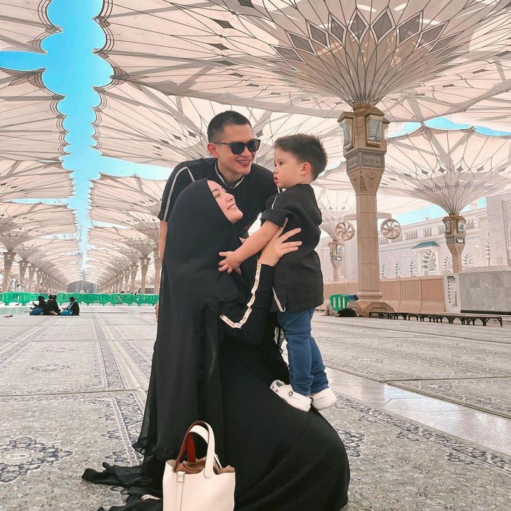 <p>Netizen yang melihat postingan dan harapan Citra Kirana ini lantas menanggapinya dengan positif, Bunda. Mereka turut mengamini dan membalas dengan doakan lain. <em>"MasyaAlloh</em> semoga ibadah umrohnya membawa keberkahan," kata akun @lud****. (Foto: Instagram @citraciki)</p>
