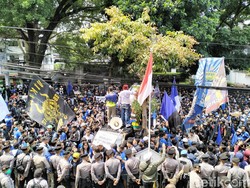 Protes soal Sistem Tiket, Bobotoh Kepung Kantor Persib Bandung