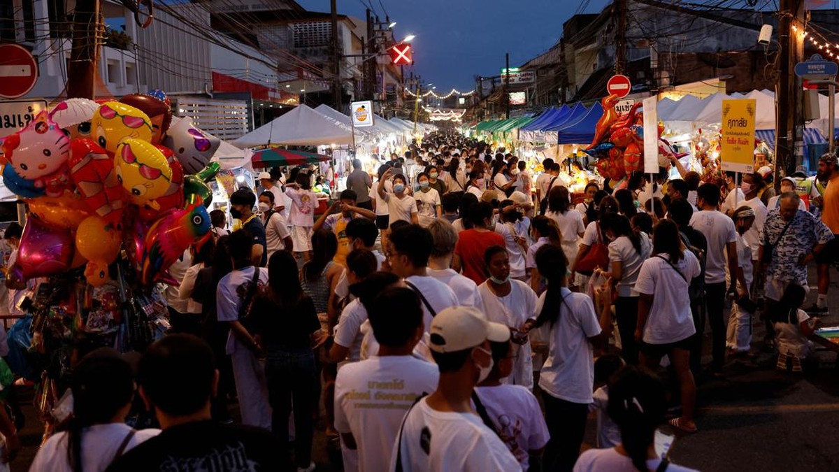 FOTO: Ritual Tindik Pipi di Festival Vegetarian di Thailand