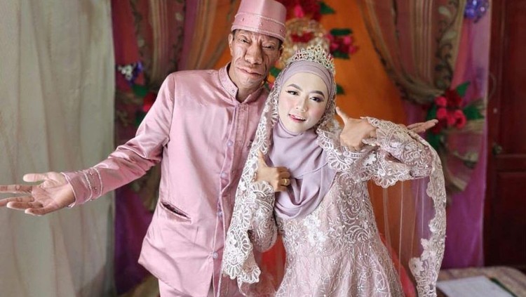 Foto pernikahan Surya Manurung dan Sasha Puspita Dewi