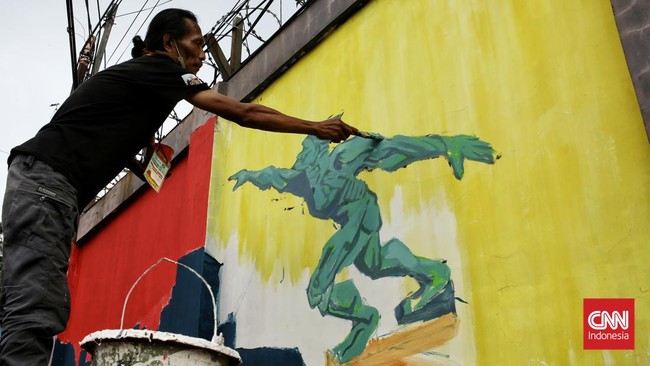 FOTO: Mural Seniman Milenial Hiasi Tembok TM Ragunan