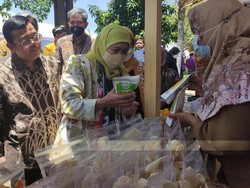 Gubernur Khofifah Wujudkan Pelaku Usaha Jatim Naik Kelas dengan Festival UMKM