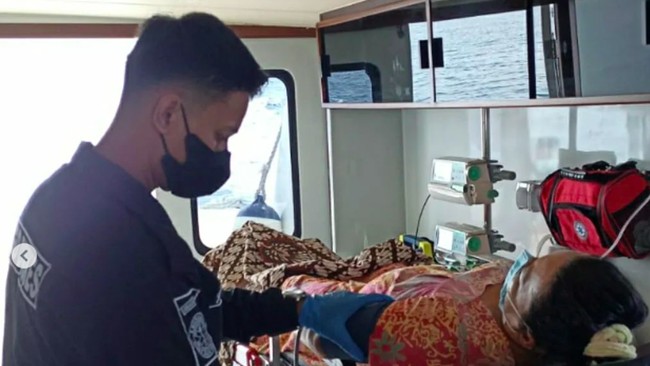 Kehadiran kapal Ambulans Gawat Darurat (AGD) Prof. Abdulrachman Saleh 01 bersiaga selama 24 jam dalam melayani masyarakat di Kepulauan Seribu.