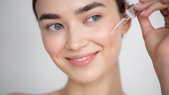 img-title 6 Fakta Retinol yang Perlu Diketahui, Tidak Boleh Asal Pakai Saja Lho!