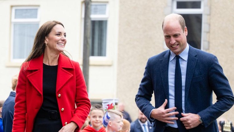 SWANSEA, WALES - SEPTEMBER 27: Prince William, Prince of Wales and Catherine, Princess of Wales leave St Thomas Church, which has been has been redeveloped to provide support to vulnerable people, during their visit to Wales on September 27, 2022 in Swansea, Wales.  (Photo by Karwai Tang/WireImage)