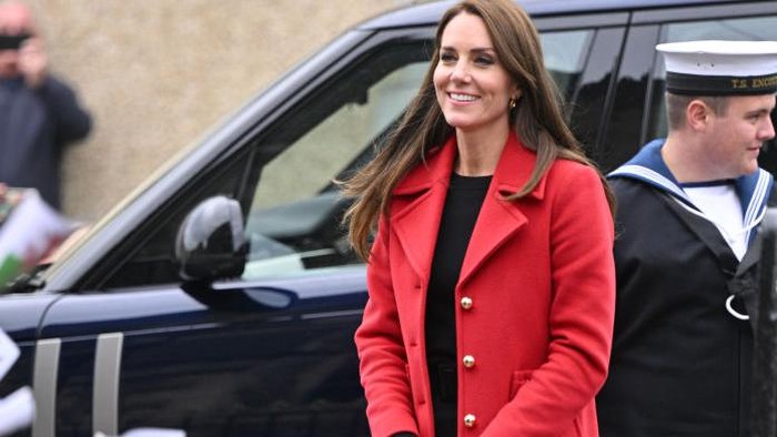 Britain's Catherine, Princess of Wales meets with members of the public following a visit the RNLI (Royal National Lifeboat Institution) Holyhead Lifeboat Station in Anglesey, north west Wales on September 27, 2022. (Photo by Paul ELLIS / POOL / AFP) (Photo by PAUL ELLIS/POOL/AFP via Getty Images)