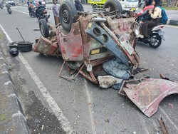 Kecelakaan di Jalan Magelang Sleman, Pikap Terbalik Usai Dihantam Mobil