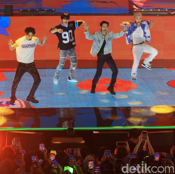 <p>Konser Korean Wave 2022 digelar hari ini, Rabu 28 Agustus 2022 sejak pukul 18.30 WIB. Tak hanya tampil secara langsung lokasi, keseruan konser musik ini juga disiarkan secara langsung di TRANS TV. (Foto: Agung Pambudhy/detikcom)</p>
