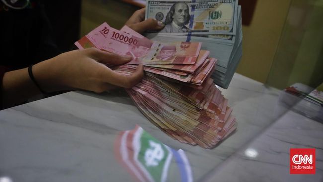 Rupiah Lunglai ke Rp15.619 per Dolar AS Kena Sentimen The Fed