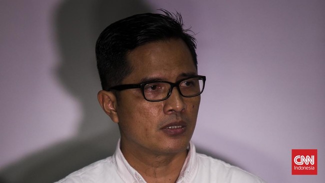 Eks pegawai KPK Febri Diansyah mengaku keputusan membela Putri merupakan pilihan profesional sebagai seorang advokat.