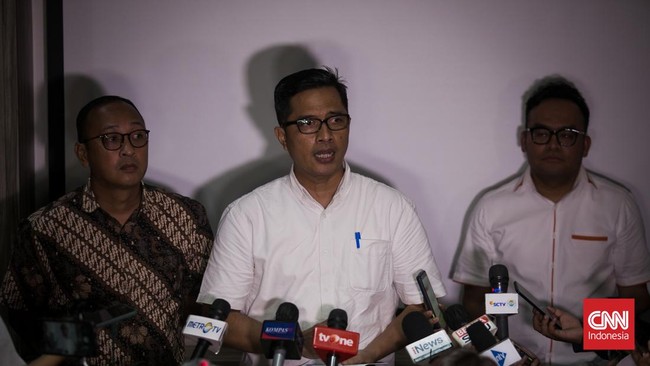 Advokat Febri Diansyah mengaku bingung ketika mendengar isu eks Mentan Syahrul Yasin Limpo (SYL) menghilang saat penyelidikan KPK.