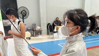 <p>Dilihat dari laman Instagram-nya, <em>@abbeyabiela</em>, Abbey terlihat sangat menikmati momennya selama berlatih anggar, Bunda. Ia kerap mengunggah foto dan video ketika berlatih. (Foto: Instagram: @artikasaridevi)</p>
