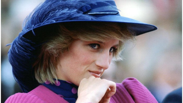 img-title Sejumlah Aturan Kerajaan Inggris yang Pernah Dilanggar Putri Diana, Termasuk Pakai Gaun Terbuka Sampai Sekolahkan Anak di Luar Istana