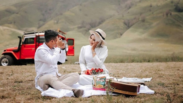 Stylish dan Kekinian, Inilah Inspirasi Outfit Prewedding untuk Pasangan Millenial