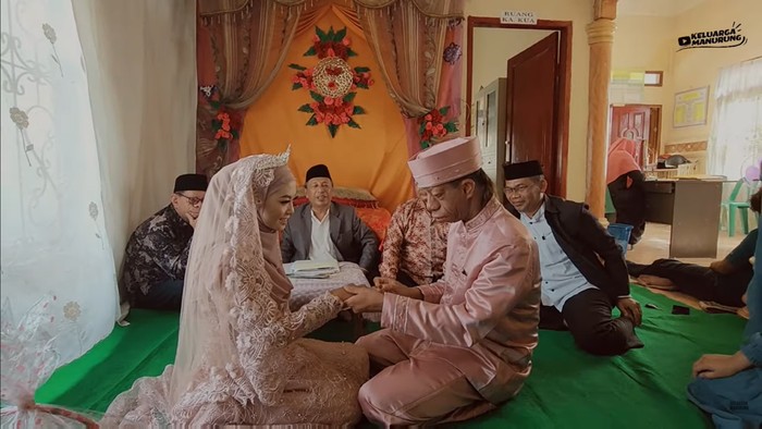 Surya Manurung dan Sasha