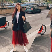 Inspirasi Outfit Kerja yang Stylish untuk Zodiak Libra ala Bae Suzy