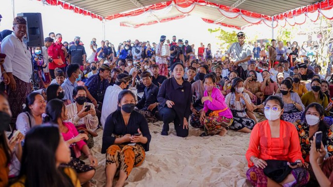 Puan menyebut, program ekonomi biru di Pantai Pandawa merupakan bagian dari perpaduan antara kelestarian alam dengan kegiatan ekonomi masyarakat.