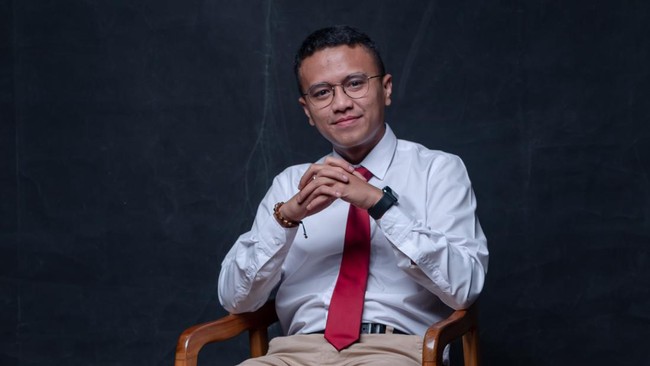 Staf Khusus Menteri Sekretaris Negara Faldo Maldini mengungkap isi pertemuan Mensesneg Pratikno bersama Ketua Umum PSSI Mochamad Iriawan.