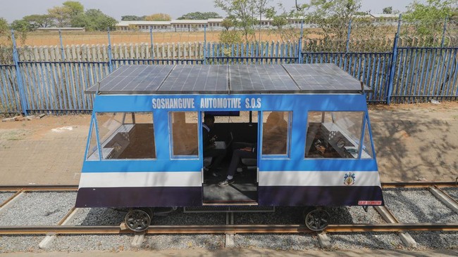 FOTO: Siswa Afsel Lawan Keterbatasan Listrik, Buat Kereta Tenaga Surya