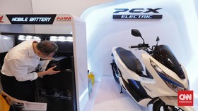 FOTO: 'Tersengat' Kendaraan Listrik di Pameran Otomotif IEMS 2022