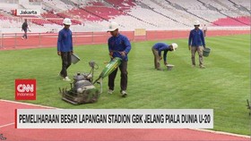 VIDEO: Pemeliharaan Besar Lapangan Stadion GBK Jelang Piala Dunia U-20