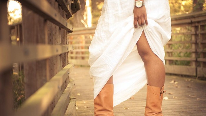 Hangout Makin Kece dengan Padanan Dress dan Sepatu Boots, Berani Coba?