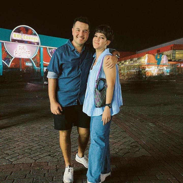 <p>Rifat Sungkar merupakan seorang pebalap Indonesia. Belum lama ini, Sissy mengungkapkan kebanggaannya pada sang suami yang menang dalam kejuaraan Pacific Rally. (Foto: Instagram @sysiio)<br /><br /><br /></p>