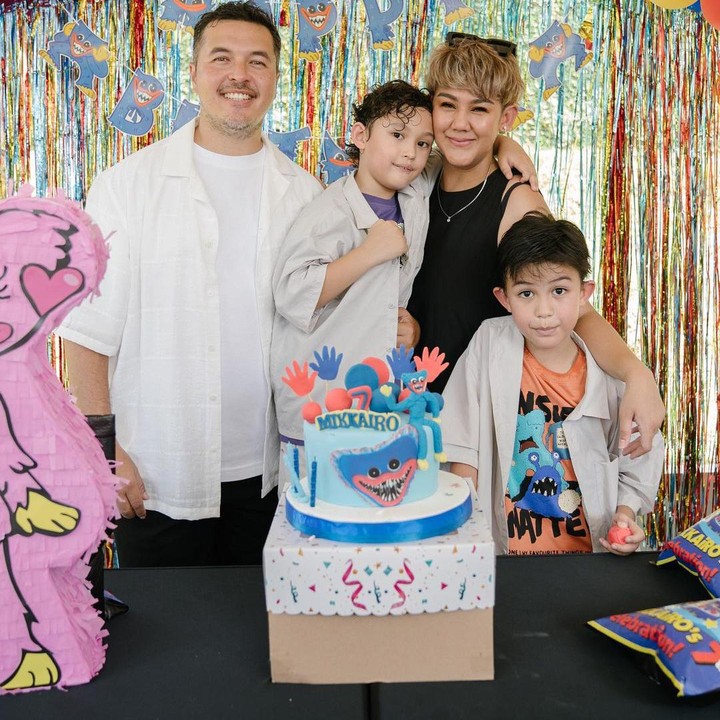 <p>Selama 12 tahun menikah, Sissy Prescillia dan Rifat Sungkar jauh dari gosip miring. Pasangan yang sudah dikarunia 2 anak laki-laki ini sering menunjukkan kemesraan. (Foto: Instagram @sysiio)<br /><br /><br /></p>