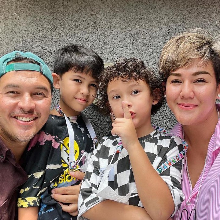 <p><em>So sweet</em>, ya? Kita doakan semoga rumah tangga Sissy Prescillia dan Rifat Sungkar selalu dilimpahi kebahagiaan dan harmonis selalu, ya. (Foto: Instagram @sysiio)</p>